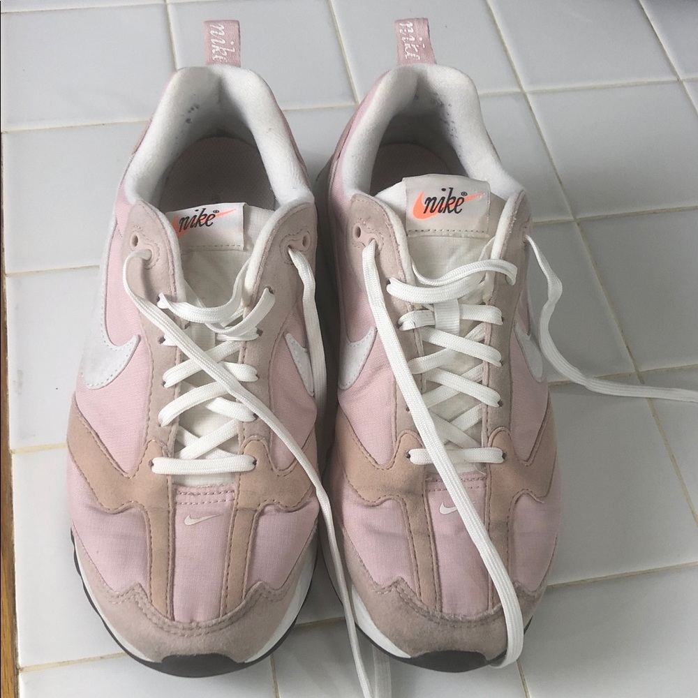 Nike Air Max Dawn pink oxford sneakers Size 8.5